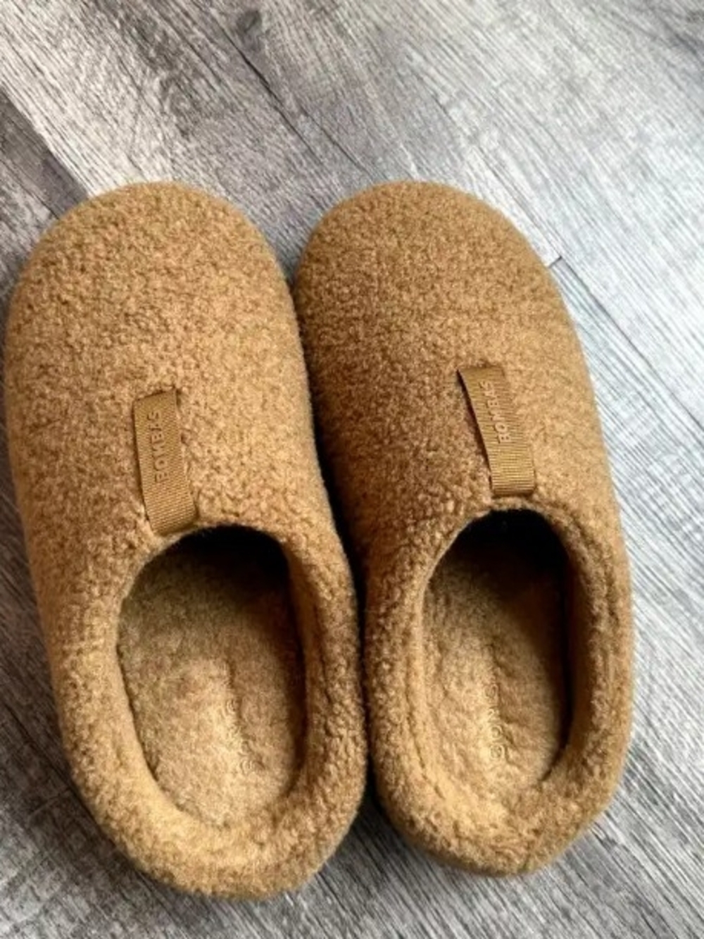 Bombas Women's Plush Sunday Slippers - Like New, Duster Bag Included- Camel